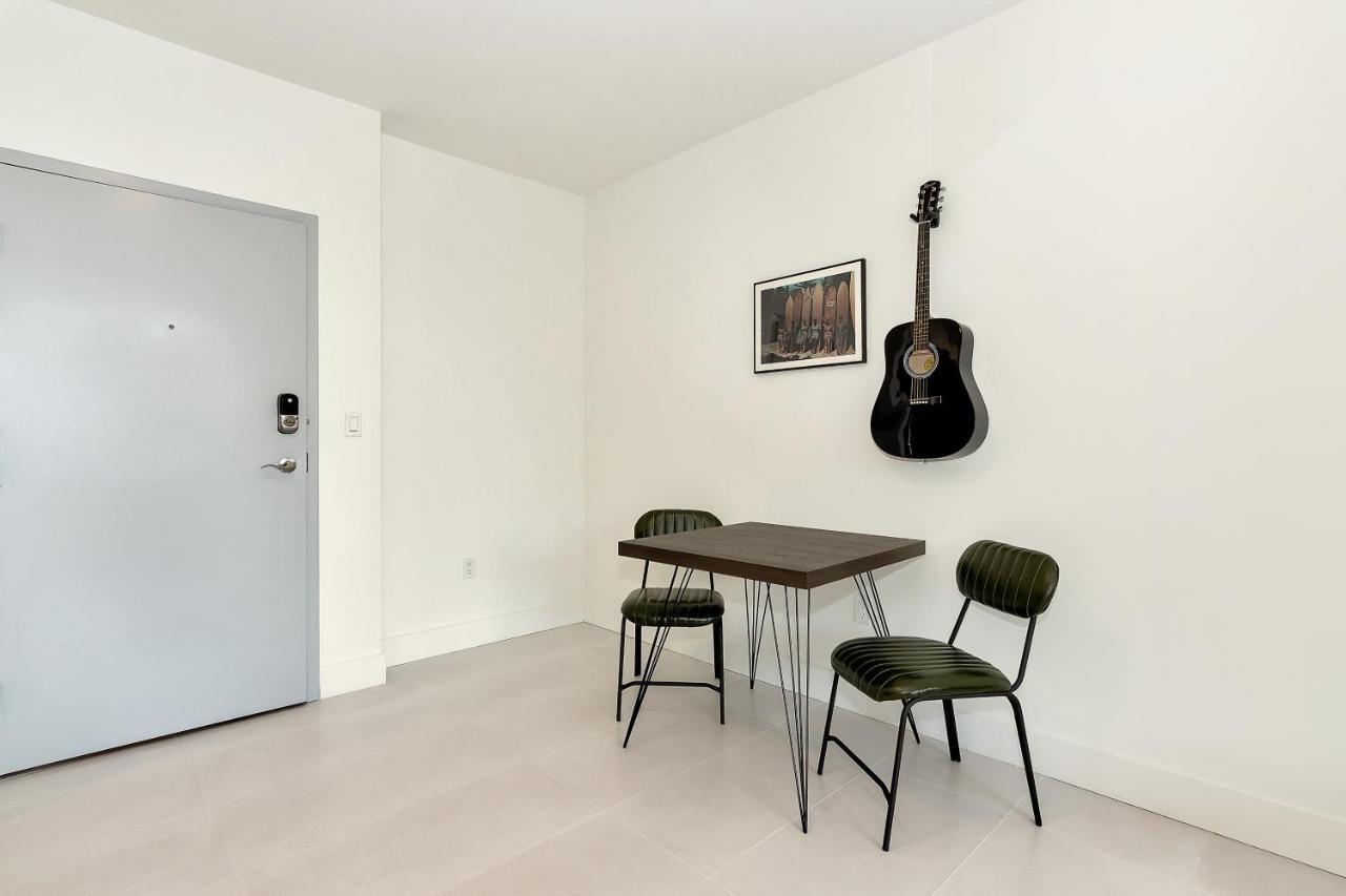 Roami At Grove 27 Apartment Маями Екстериор снимка