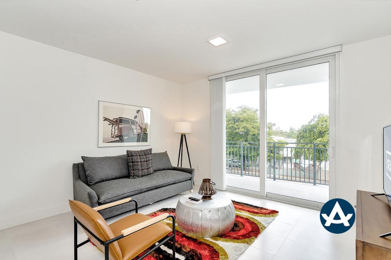 Roami At Grove 27 Apartment Маями Екстериор снимка