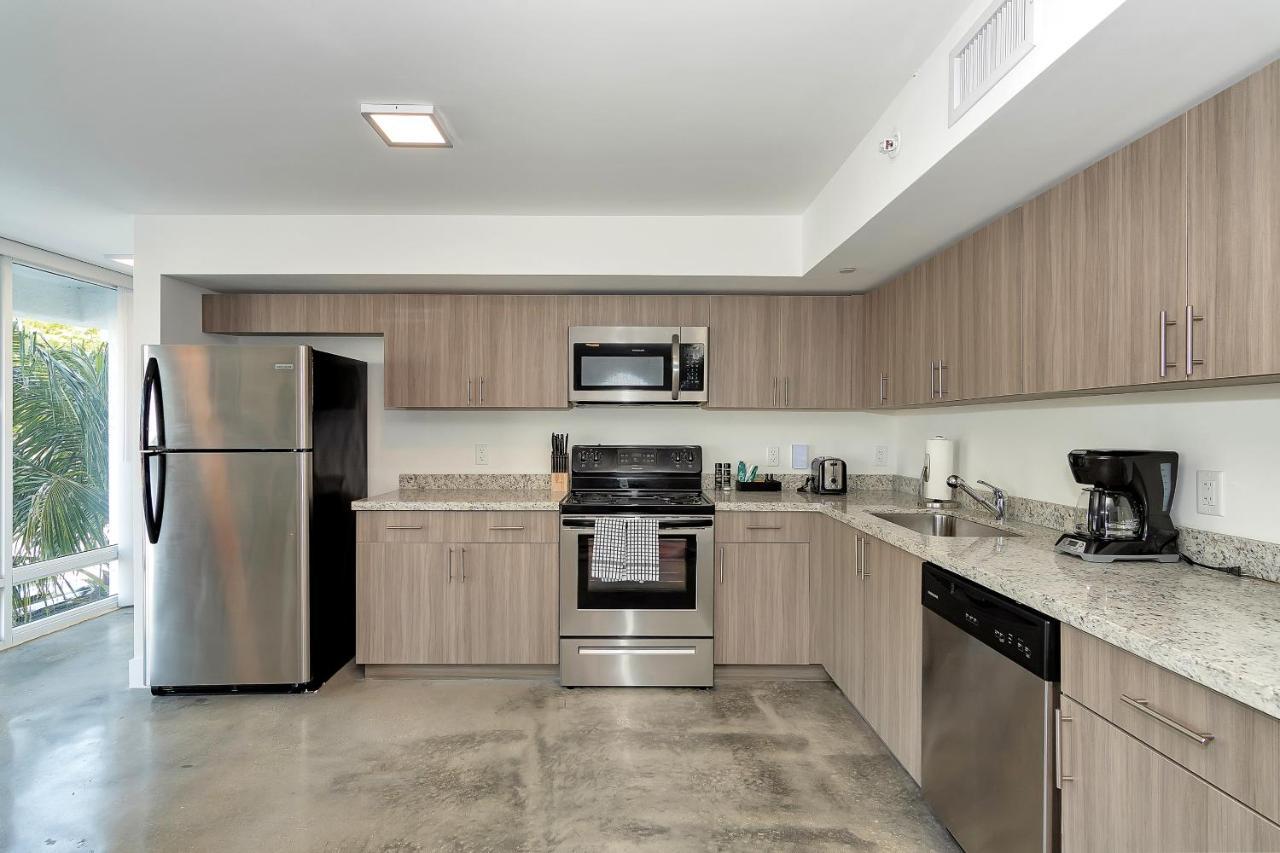 Roami At Grove 27 Apartment Маями Екстериор снимка