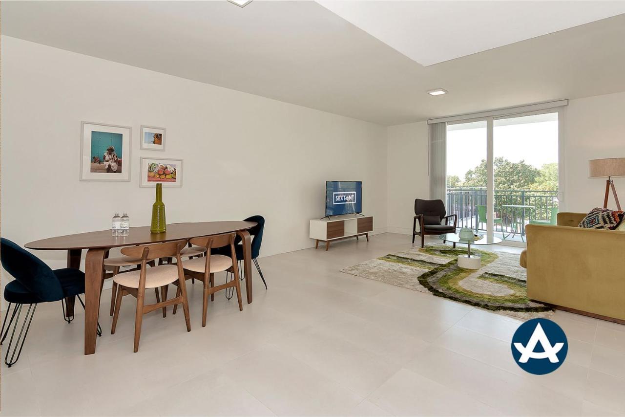 Roami At Grove 27 Apartment Маями Екстериор снимка