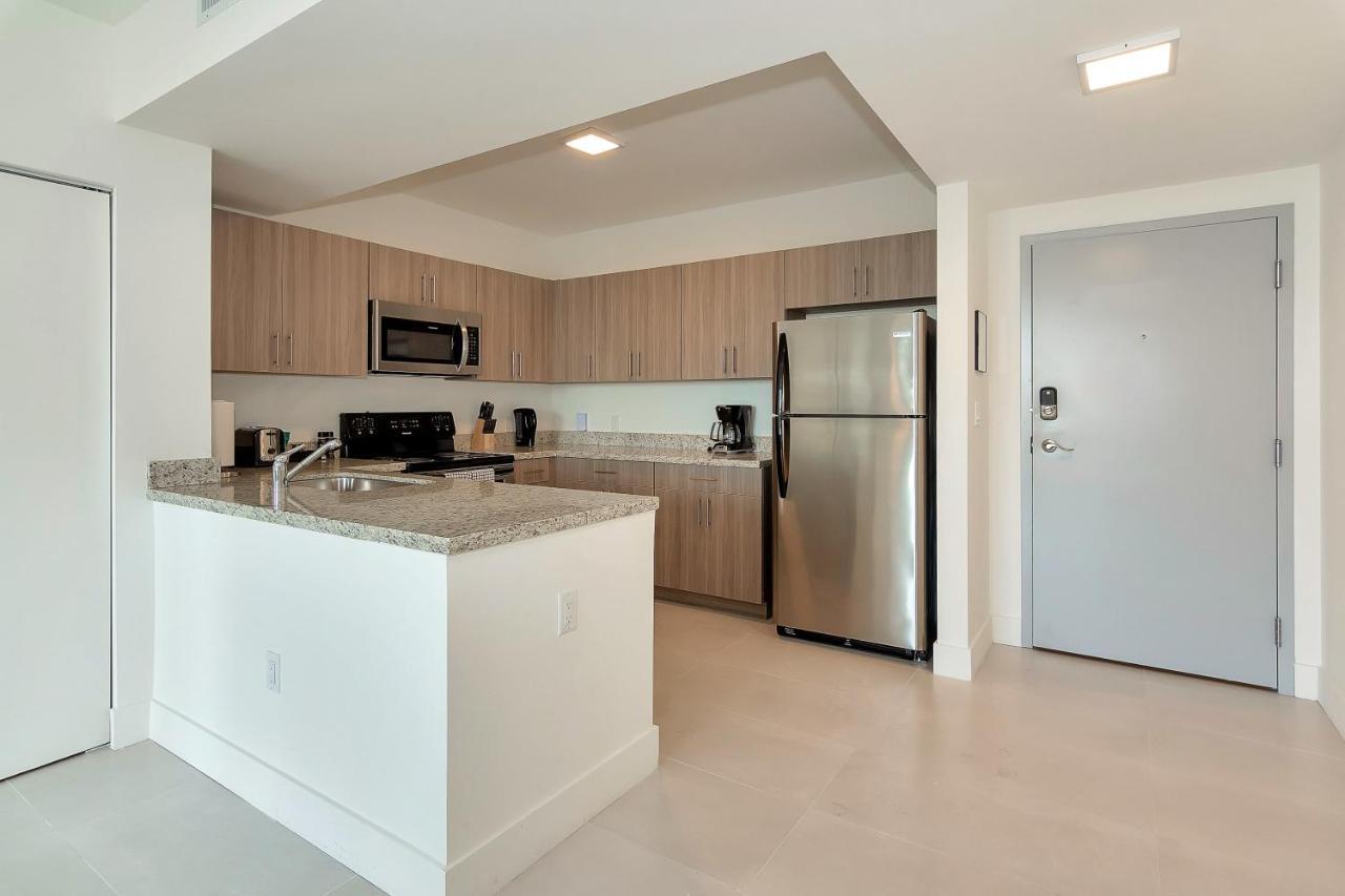 Roami At Grove 27 Apartment Маями Екстериор снимка