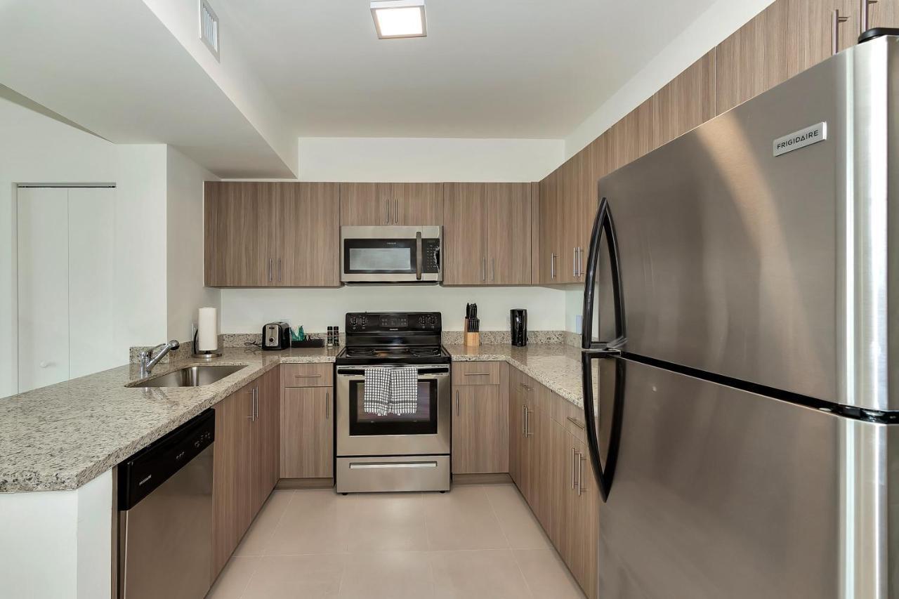Roami At Grove 27 Apartment Маями Екстериор снимка