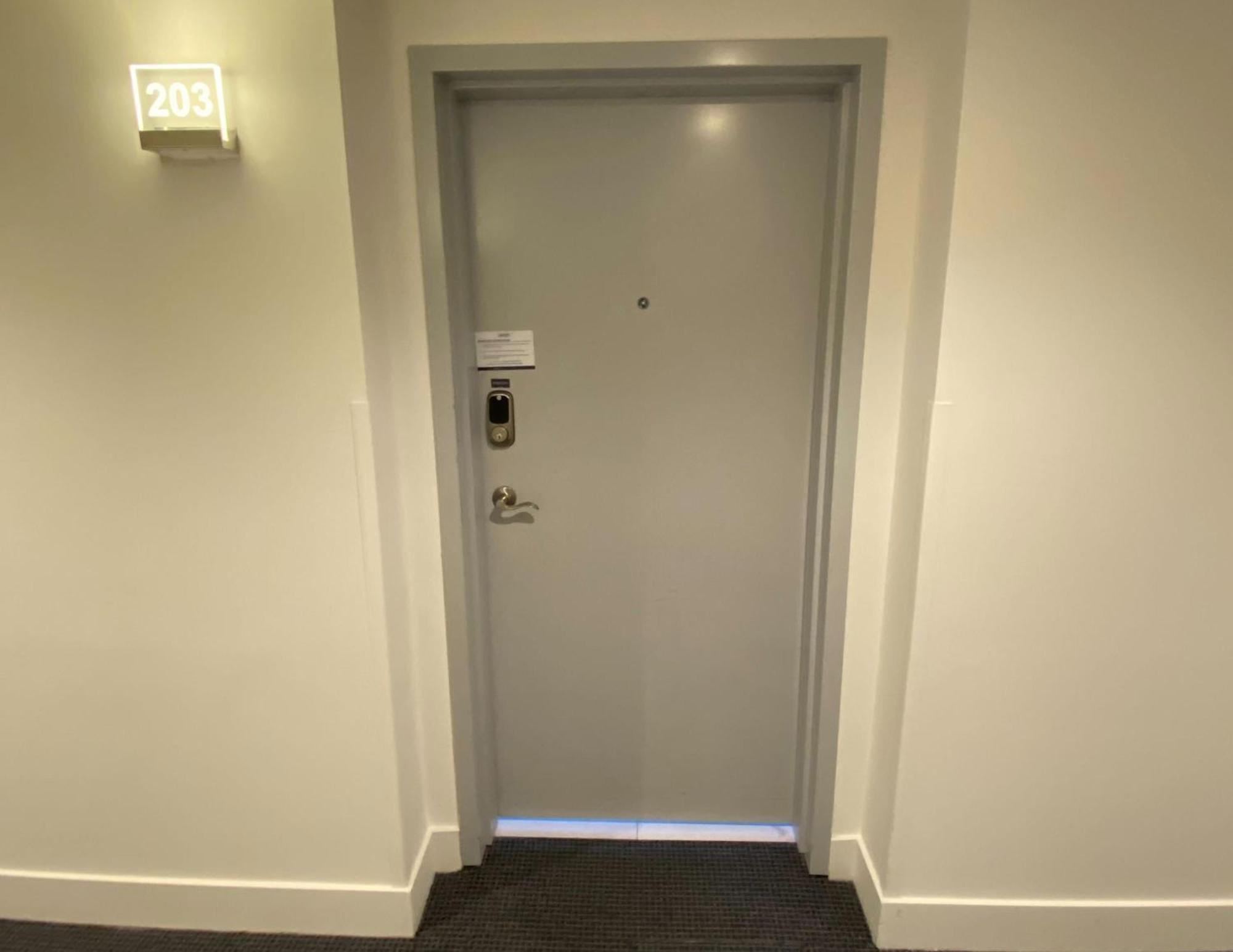 Roami At Grove 27 Apartment Маями Стая снимка