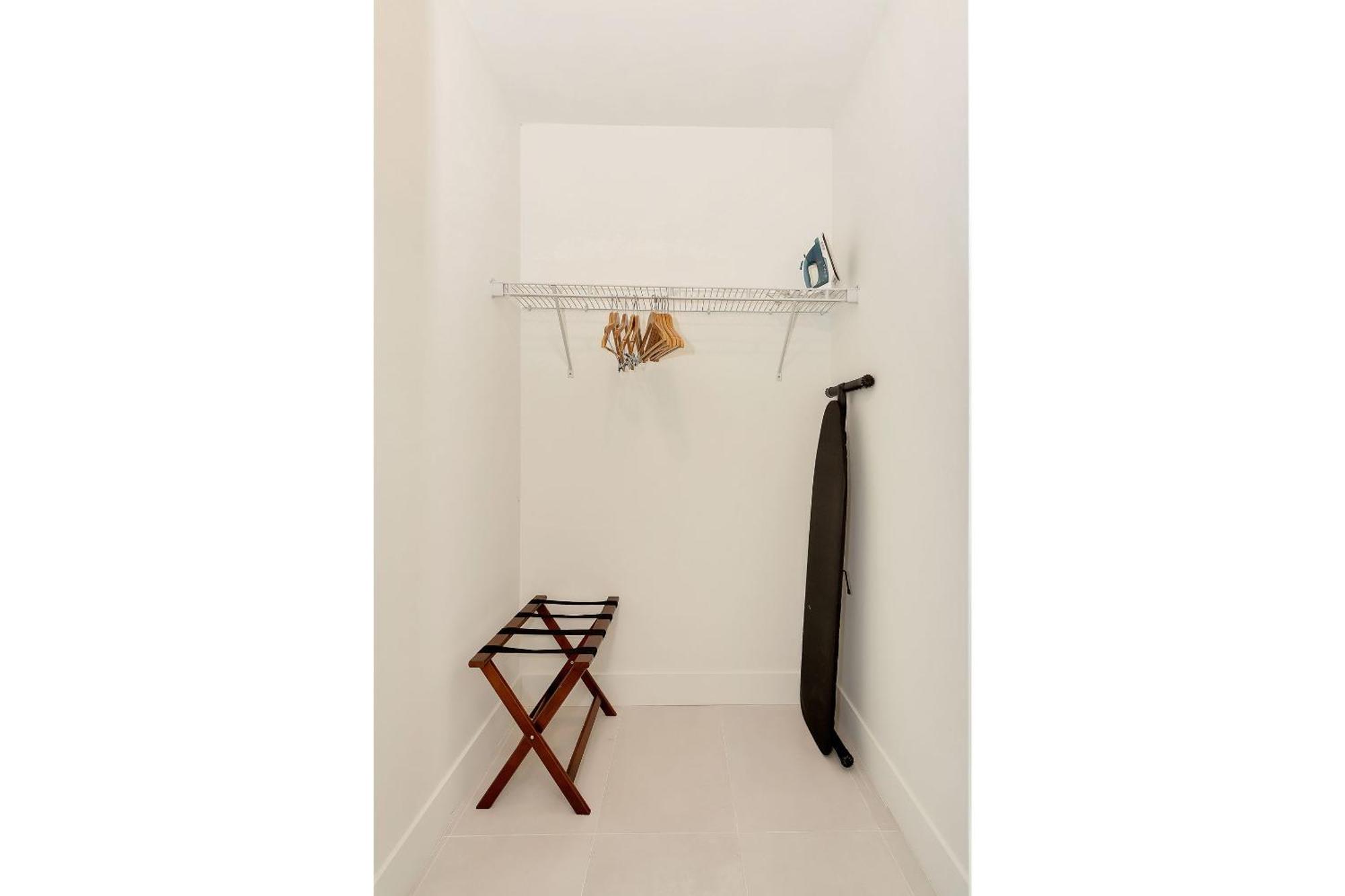 Roami At Grove 27 Apartment Маями Стая снимка