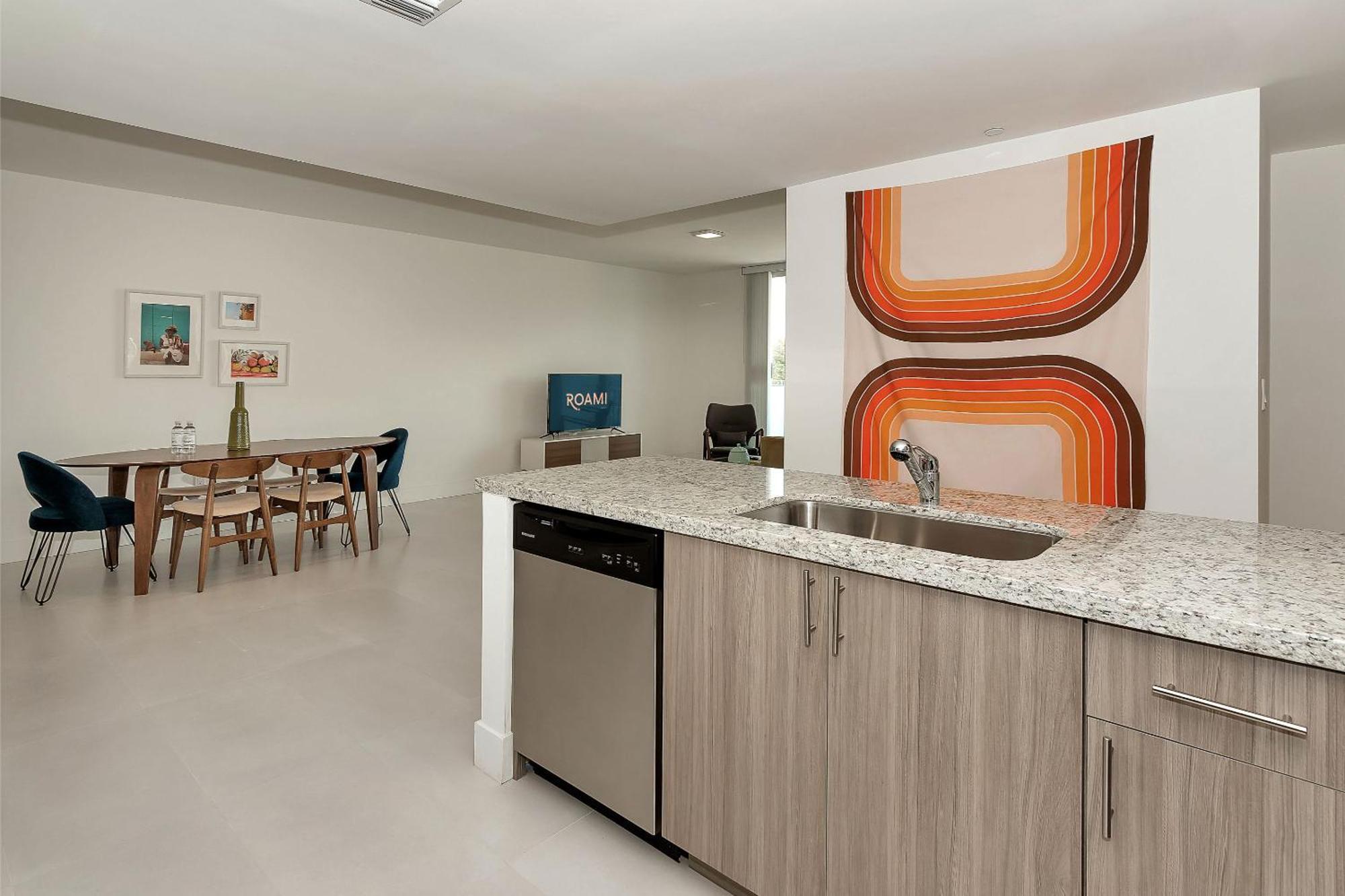 Roami At Grove 27 Apartment Маями Стая снимка