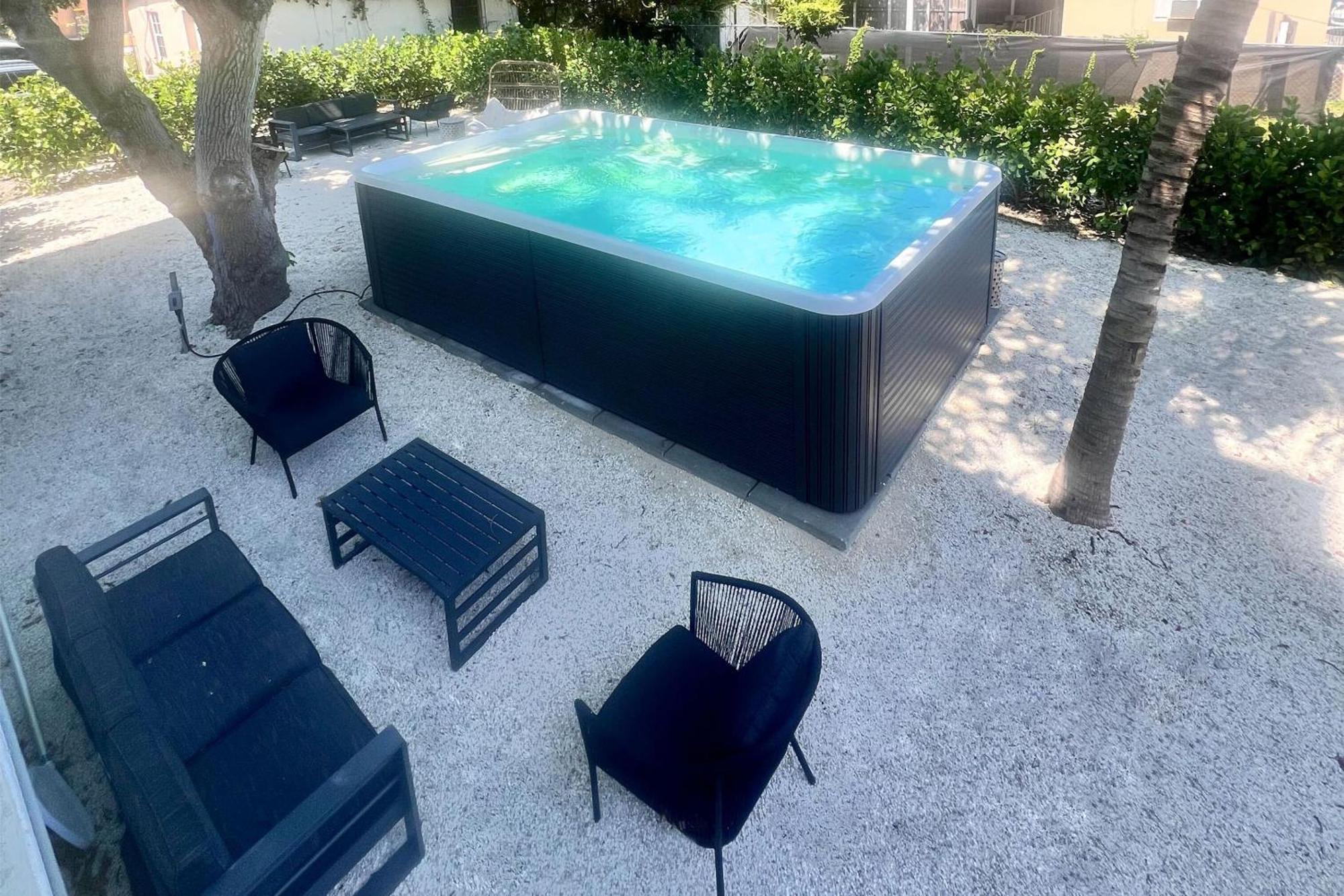 Roami At Grove 27 Apartment Маями Екстериор снимка
