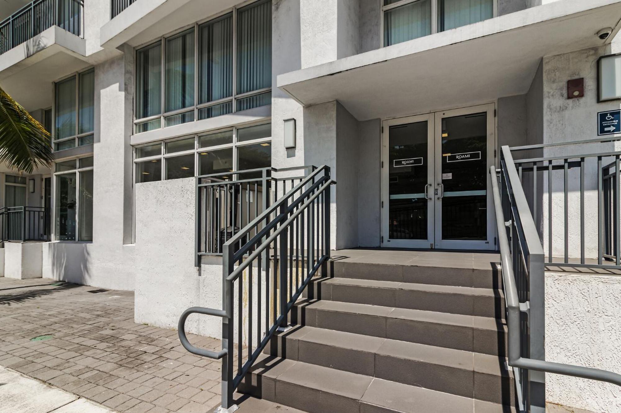 Roami At Grove 27 Apartment Маями Екстериор снимка